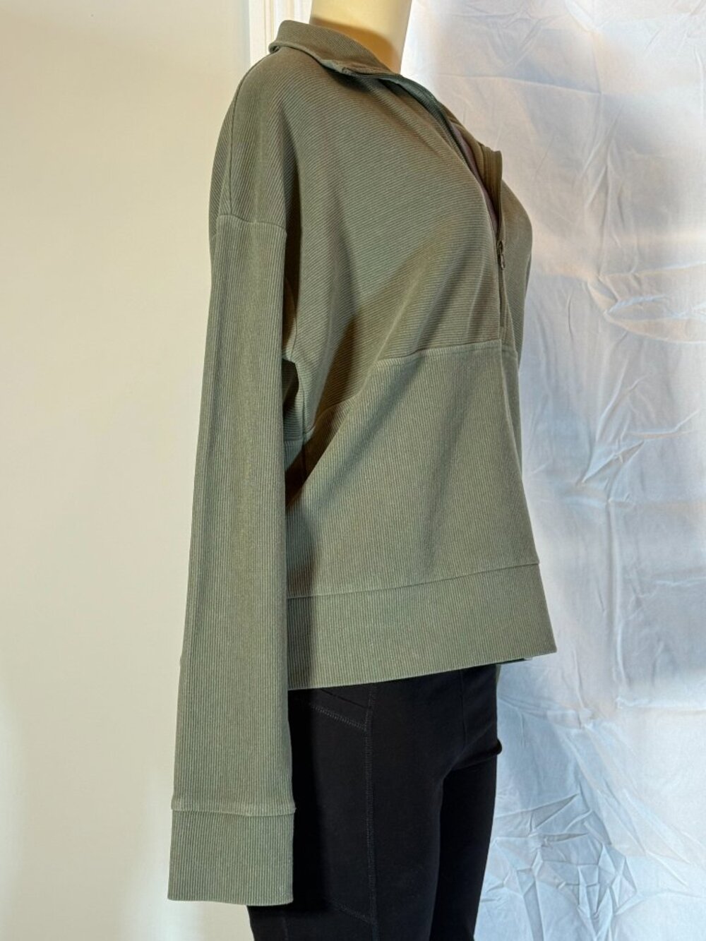 Thread & Supply Olive Green Zipper top Pullover Women's M